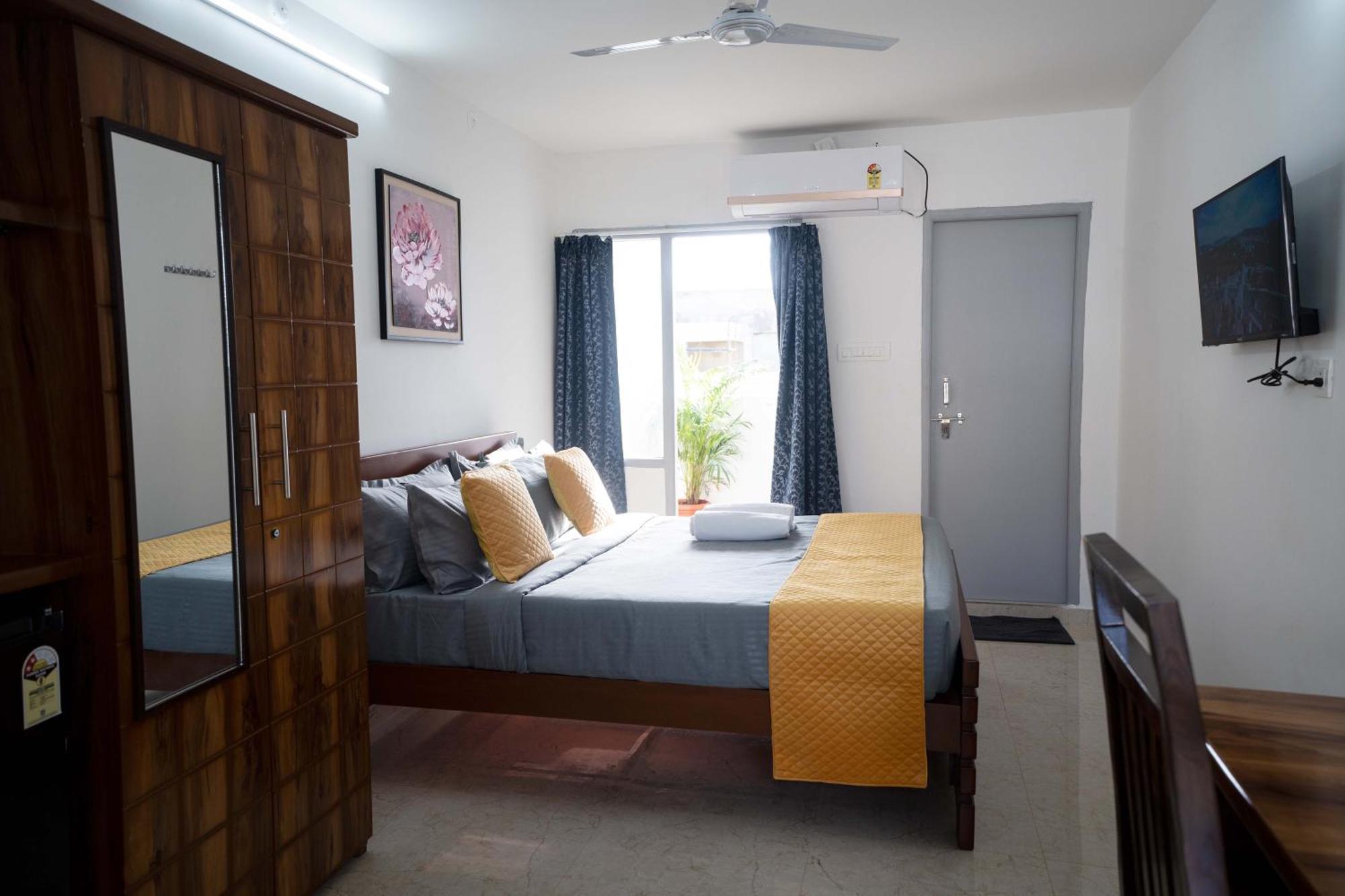 Yellow Bells Studios And Suites Gachibowli Luaran gambar