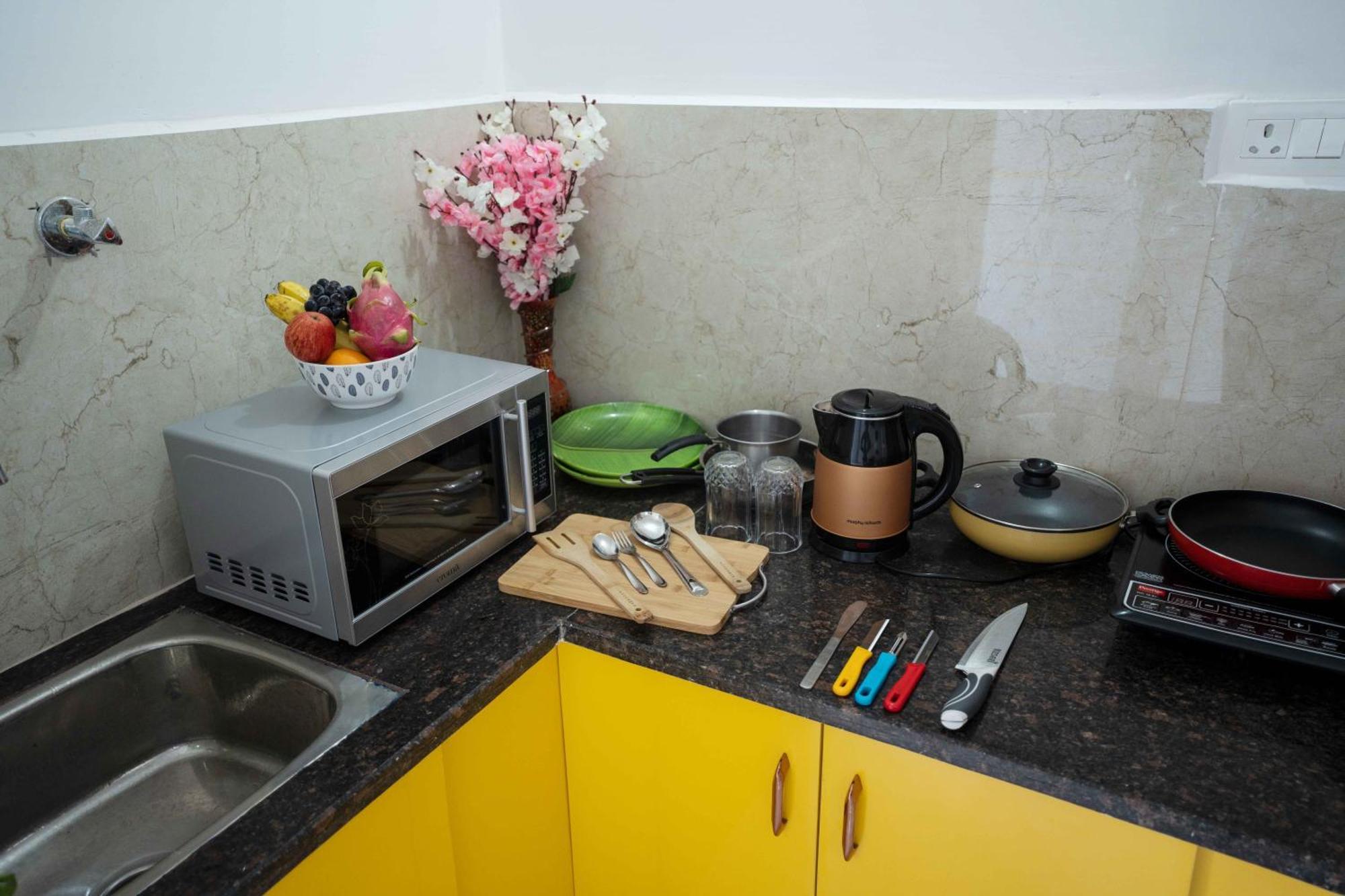 Yellow Bells Studios And Suites Gachibowli Luaran gambar